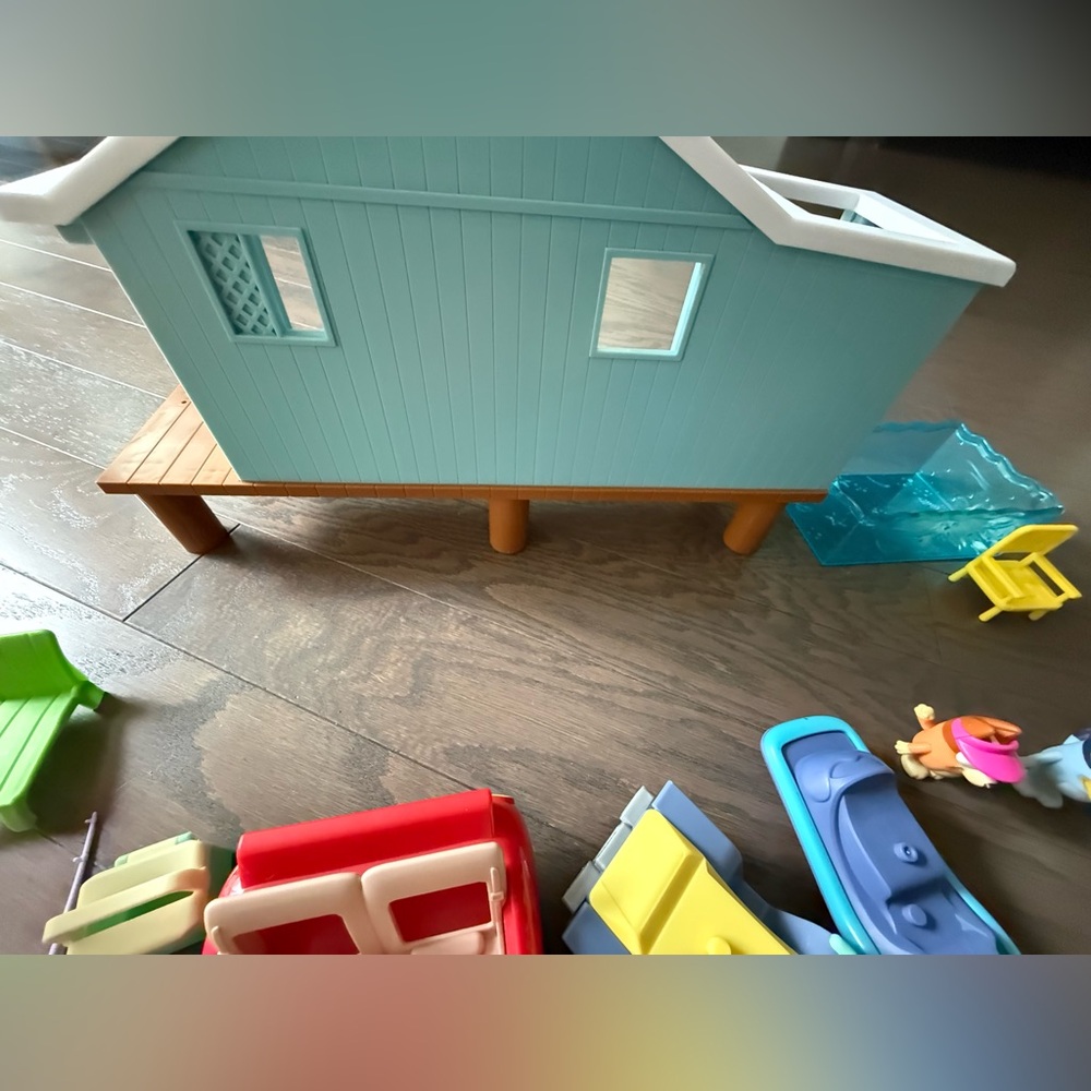 Bluey Beach House Playset w/Figures beach convertible car jet ski four wheeler - Picture 13 of 16